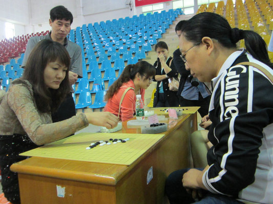 以棋會友，112名新陳村人毫不留情戰(zhàn)得火熱