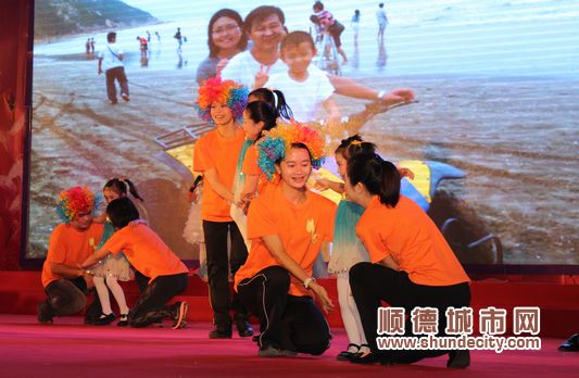 北滘北居：2000人大跳師奶“style”