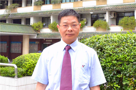 榮福：省臨床重點(diǎn)專科呼吸內(nèi)科學(xué)科帶頭人