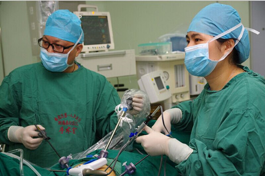 醫(yī)院首次成功完成腹腔鏡下全子宮切除術(shù)