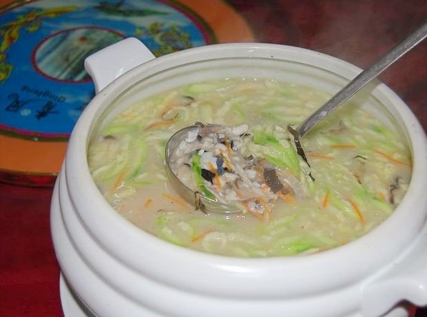 七彩魚茸羹，正宗色香味俱全，還曾招待過江澤民