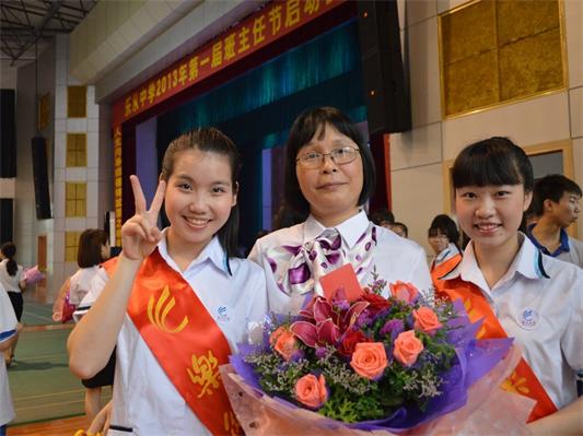 周月初：甘為人梯廿五載德能雙馨獻杏壇