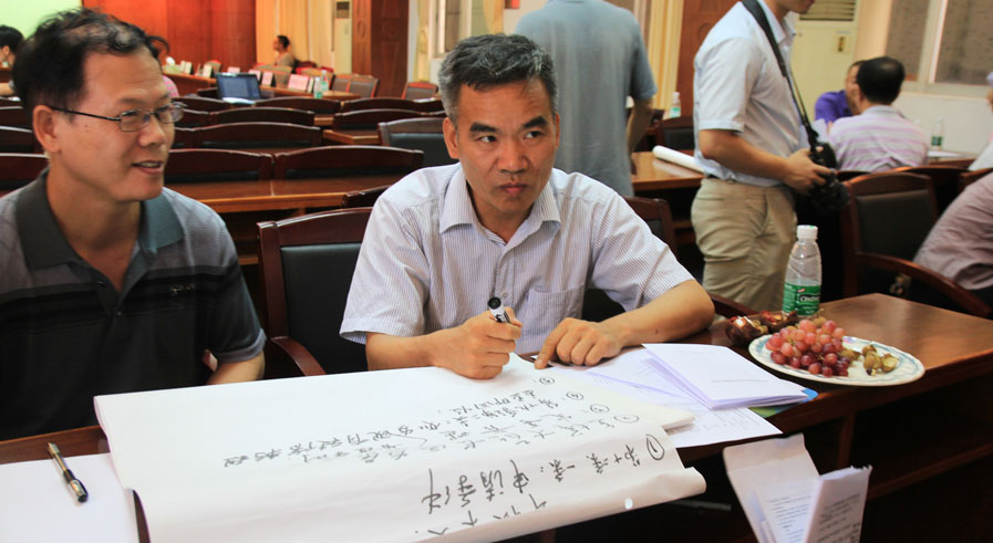 委員們的觀點(diǎn)互相碰撞，共同促進(jìn)