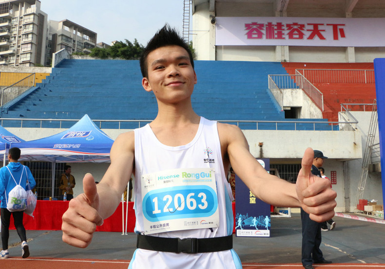 “容桂容天下，領跑領未來”，參賽選手點贊容桂半馬。