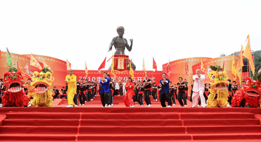 2010年11月16日李小龍文化節(jié)開幕式上，永春弟子風采