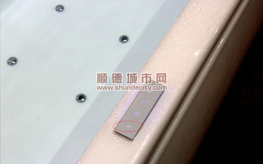 地中海衛浴設計的可用藍牙連接的浴缸
