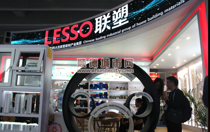 聯塑副總裁兼執行董事林少全說，聯塑一直按照之前設定的“走出去”的戰略發展，主要銷往北美、印度、東南亞等國家，不會因為局勢的改變而進行調整，針對具體的國家的不同的要求而設定不同的產品