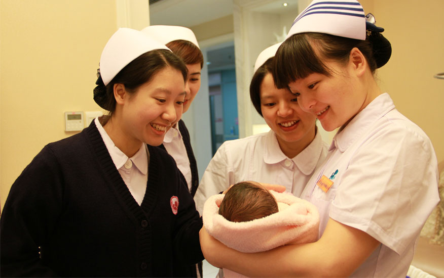 孩子笑了，她們全都笑了