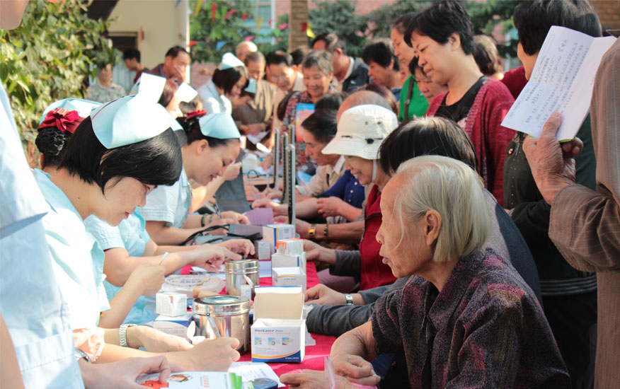 護士們每次到老人俱樂部，老人們便覺得非常安心