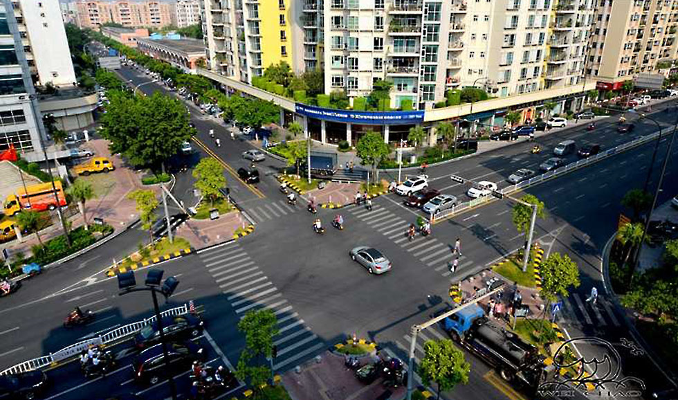 隨著道路建設和改造工作的推進，容桂城區內各條道路的通行能力得到明顯提升，交通擁堵狀況得到有效緩解，廣大市民群眾對舊城改造、道路綜合整治的訴求也得以實現。（順德城市網網友五個輪）