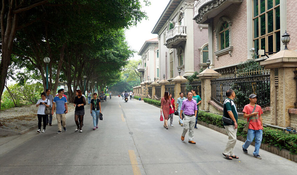 上華村致力于實施精品提升，重點打造，道路、燈光、綠化“三配套”，功能、環境、服務“三協調”，逐步形成以基礎設施高起點、管理機制高效能、民生工程高標準為“三高”特點的新農村生活美好景象。（順德城市網網友金太陽）