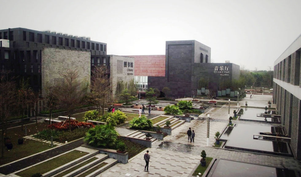 順德北滘文化中心項目包括圖書館、音樂廳、展覽館、綜合樓及青少年活動中心等五大部分，是一個集休閑、娛樂和文化活動為一體的公共開放活動空間。（順德城市網網友44168）
