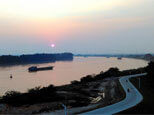 黃昏正當(dāng)時(shí)，在橋上看風(fēng)景，想起了那一艘艘讓我們懷念的渡船！（順德城市網(wǎng)網(wǎng)友“當(dāng)年月色”攝）