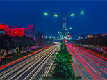 夜色降臨，大家都在匆匆回家的路上，也成為了一道美麗的風(fēng)景。（順德城市網(wǎng)網(wǎng)友“梅佛田”攝）