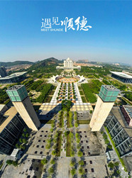 德勝?gòu)V場(chǎng)豎著看是咋樣的？怎一個(gè)“震撼”了得！（順德城市網(wǎng)攝影俱樂部成員“大雄856”攝）
