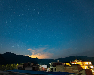 杏語(yǔ)星愿之黎明的星空，能不喜歡嗎？（順德城市網(wǎng)攝影俱樂部成員“arthurluo”攝）