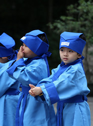 萌娃祭孔，弘揚尊師重道的中華傳統美德，值得推廣！（順德城市網網友“丘比特”攝）