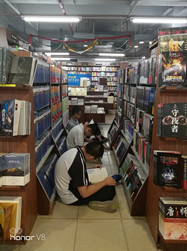 沉醉在書的海洋里，要的就是一份寧靜和安靜。（順德城市網網友“茶葉。。。蛋”攝）