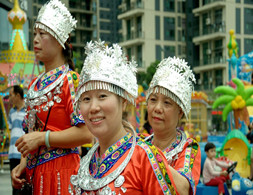 明媚皓齒！記老年人日常生活的快樂與休閑。（順德城市網網友“酸棗刺”攝）