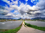 腳下的路，天空的云，包圍著我們的美麗家園。（順德城市網(wǎng)網(wǎng)友“零國度”攝）