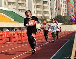 生命在于運動，既然選擇了起跑，那就付諸于最大的努力！（“602328024”攝）