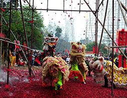 龍江觀音開庫花炮會：燒大炮，祈禱一年的好運氣！（網友“yesir”攝）