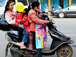 上車易，安全不易，且行且珍惜。(網(wǎng)友“田園牧歌”攝)