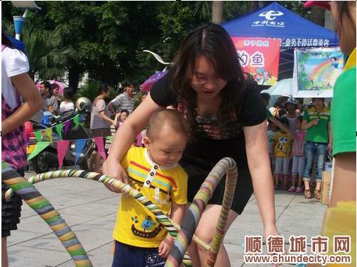 慶六一，孩子們開心收禮物