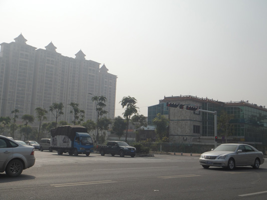 路口紅綠燈裝起來了，市民齊稱贊
