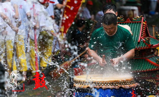 龍?zhí)洱埬刚Q　水上大狂歡