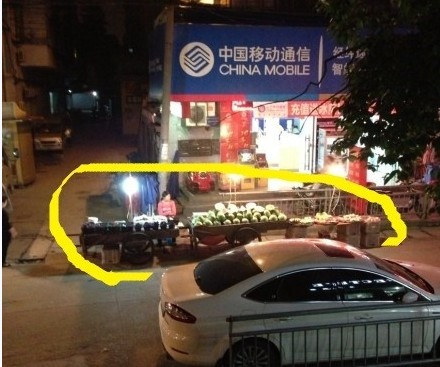 小販占道經(jīng)營被整治，將依法整改取締
