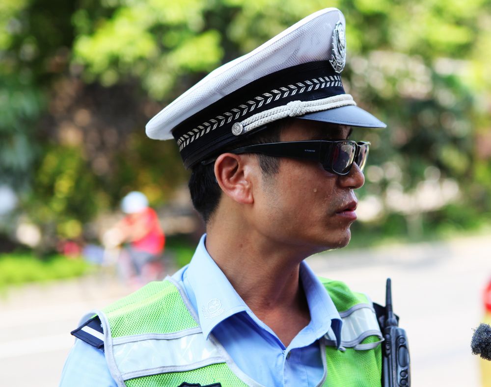 圖集：35℃下的交警執法，高溫的煎熬