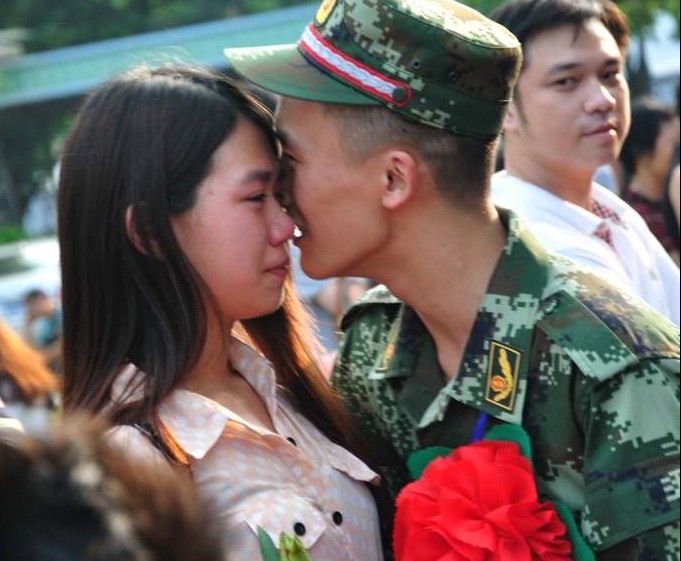 圖集：送兵的淚眼是另一種守護(hù)