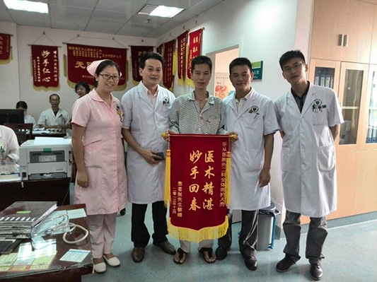 醫(yī)生細心救護，患者消化道大出血痊愈