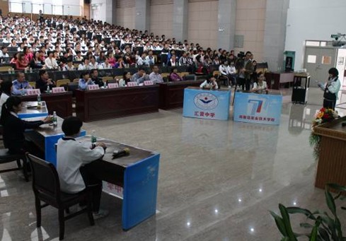 倫教：學生入選交通安全大使，或拍視頻