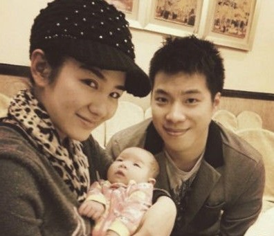 黃奕老公曝妻子打孩子視頻，急迫要離婚
