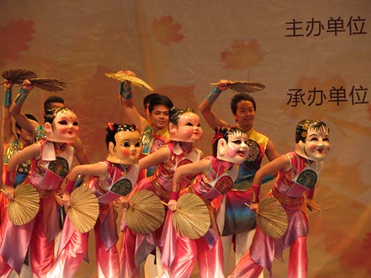 文藝巡演走進校園，順職院師生大飽眼福