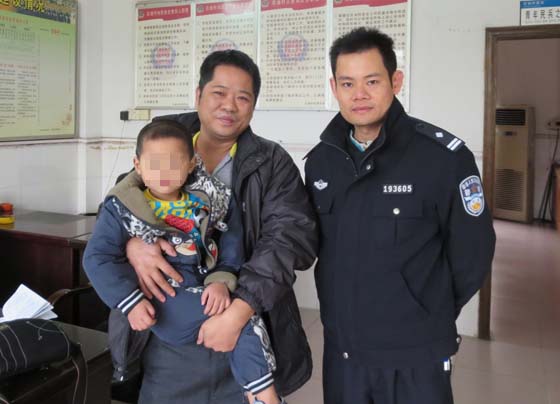 3歲男童走失，警方幫忙一小時(shí)后尋獲