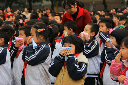 北滘中心小學消防演練，學“逃生術”