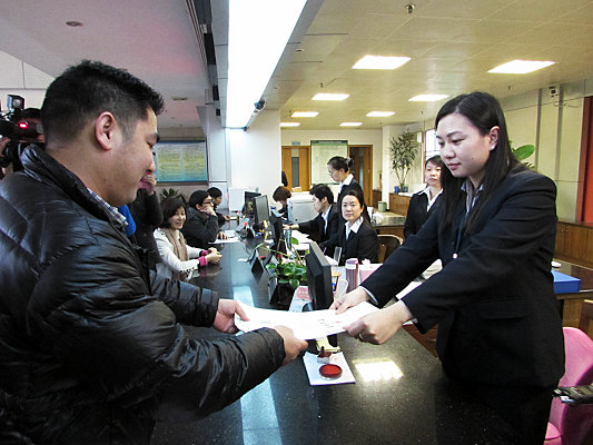 順德審改者：把自己當普通百姓去想事