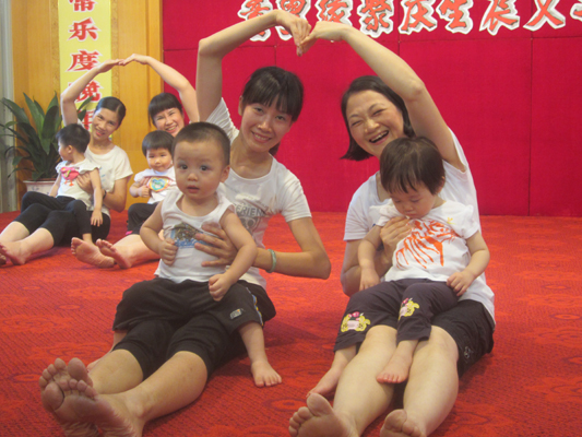 百名兒童為老人院的爺爺奶奶慶祝生日