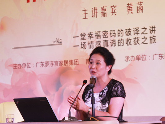 黃菡現(xiàn)身羅浮宮，教市民打開幸福之門