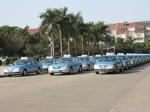 出租車換新車，司機擔憂安全系數低