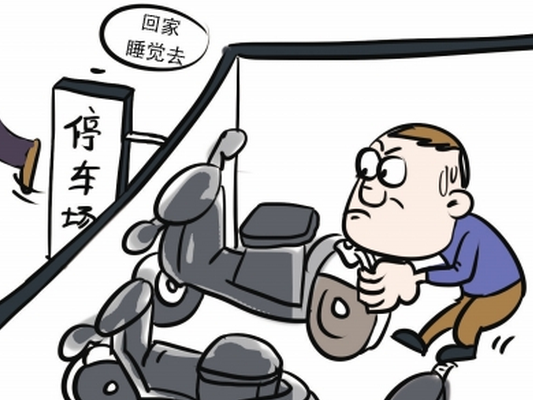 大意司機(jī)不鎖車，竊賊“笑納”盜走皮卡