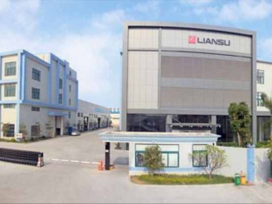 廣東聯塑機器制造有限公司