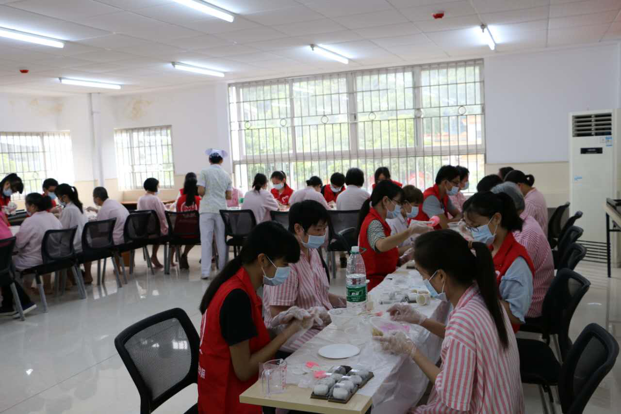 伍仲珮給患者賀中秋送溫暖，添生活樂趣