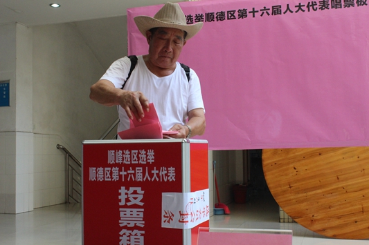 選舉日，選民期待新人大代表多聽民意、接地氣