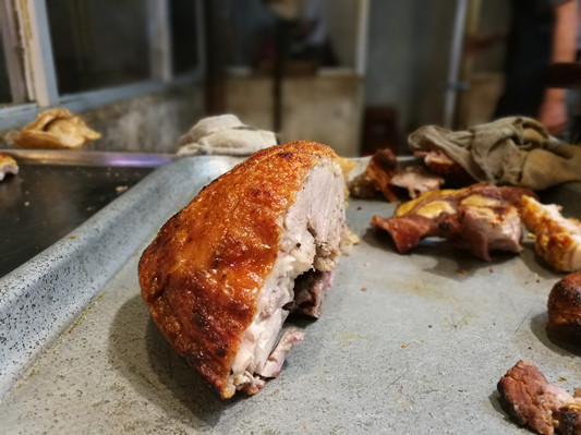 本周末，請(qǐng)你吃飄香粵港澳的東頭燒肉！