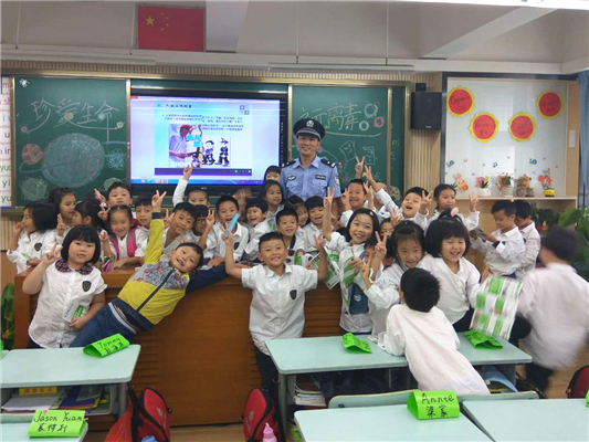 禁毒“講堂”進(jìn)校園，給青少年打預(yù)防針