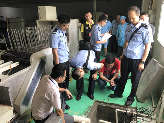 大良：鐵腕治污，4人被環保警察帶走